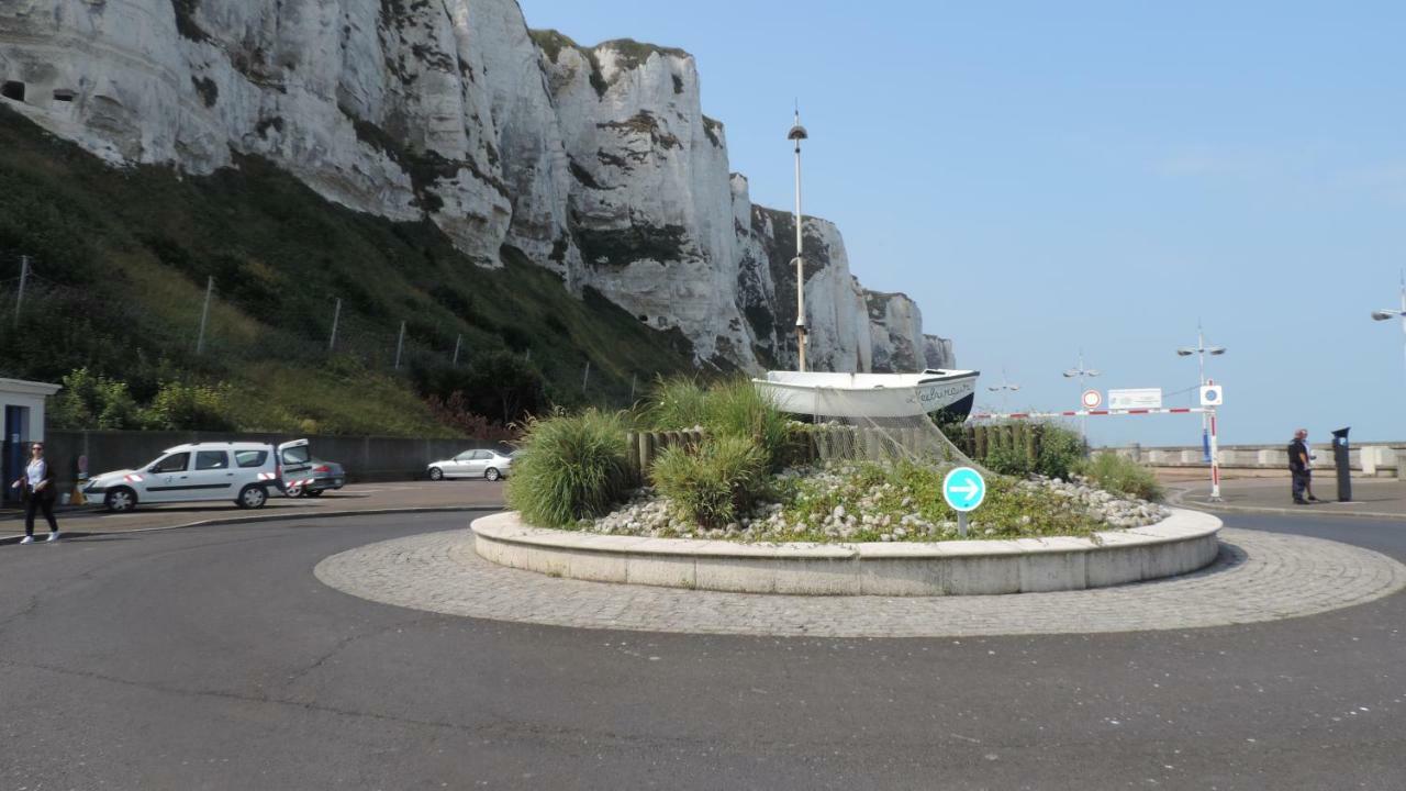 FRONT DE MER ET FALAISE 317 1er Étage Lit fait Wifi Parking Le Tréport Extérieur photo